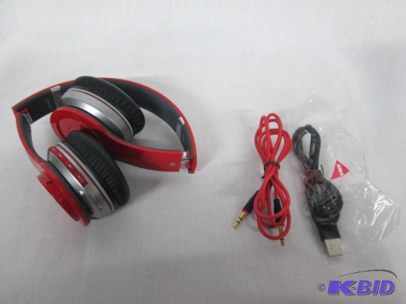 lot 22 image: iTrak Wireless Bluetooth Headphones w Microphone