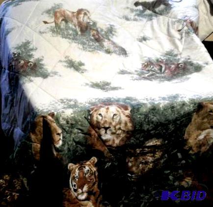 lot 117 image: Leopard Print Reversible Comforter Set - Quee...