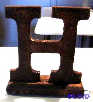 lot 174 image: Letter &quotH" - 7.5 x 2.5 x 8.25"...