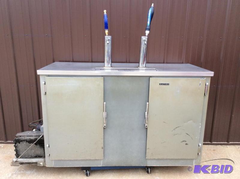 lot 11 image: Keg Cooler