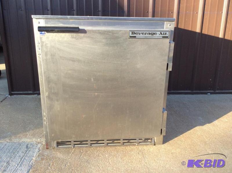 lot 12 image: Commercial Refrigerator
