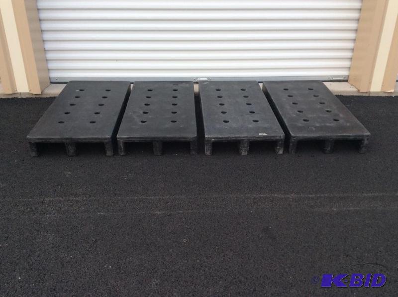 lot 26 image: Dunnage Racks
