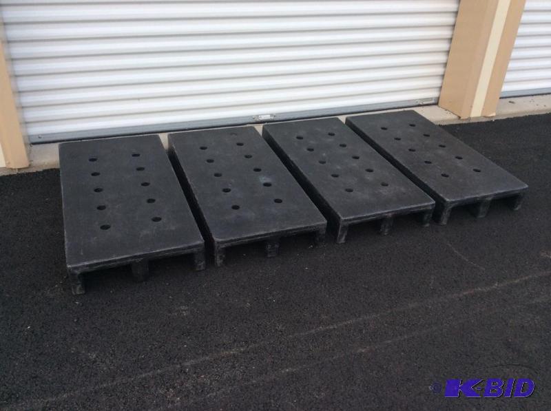lot 27 image: Dunnage Racks