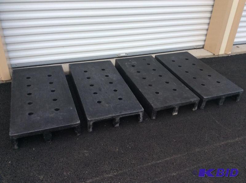 lot 28 image: Dunnage Racks