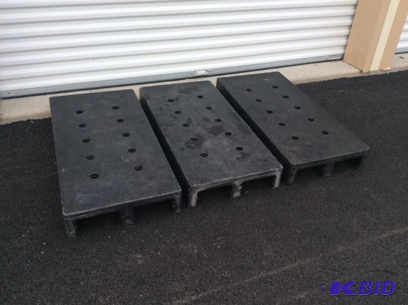 lot 29 image: Dunnage Racks