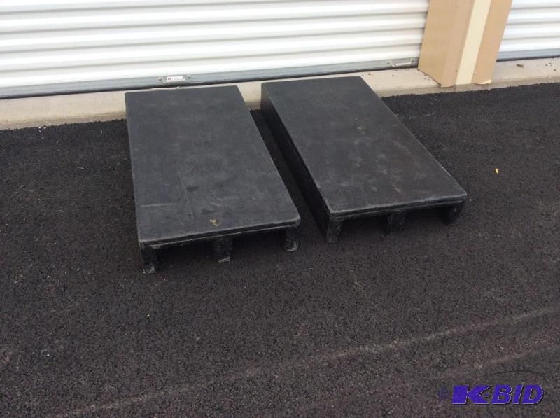 lot 30 image: Dunnage Racks