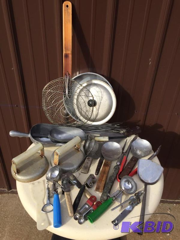 lot 59 image: Smallware