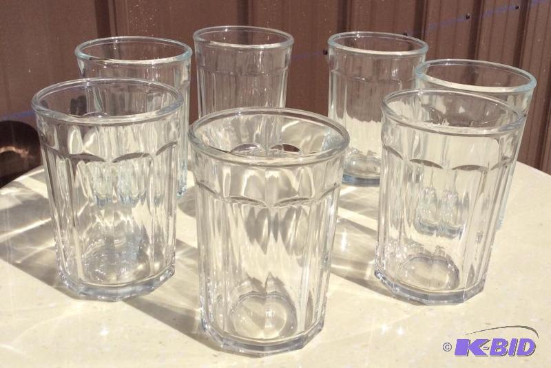 lot 66 image: Glass