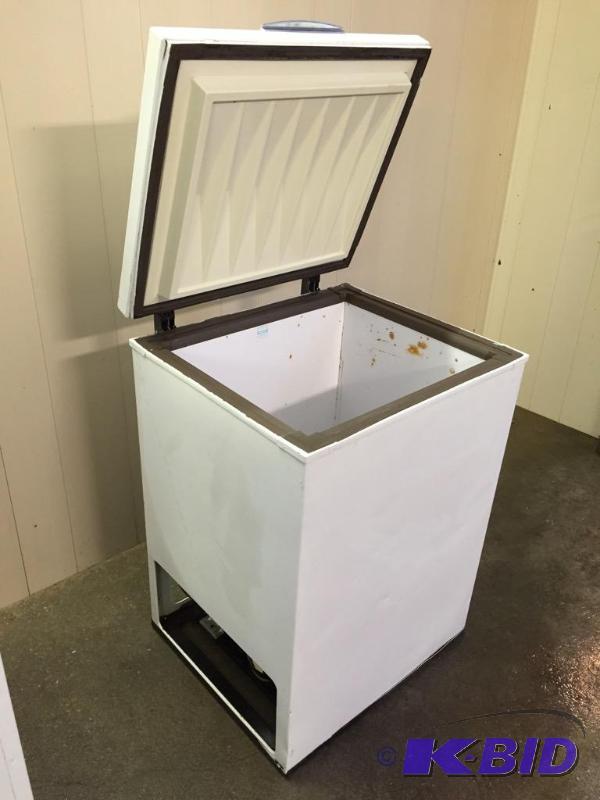 lot 82 image: Freezer