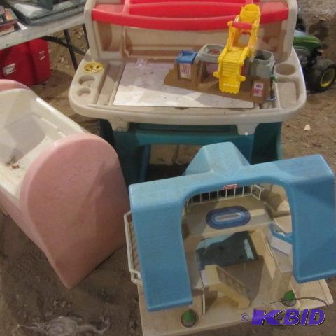Little Tikes Doll House, Center