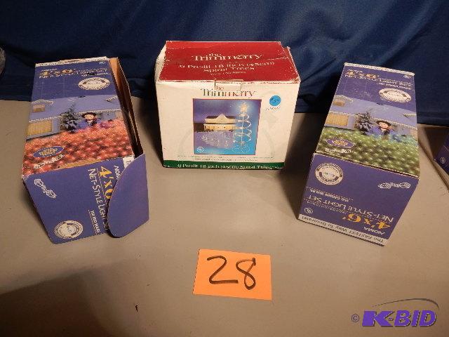 lot 28 image: 4 X 6 Net style light set.. 1 Red, 1 Green. T...