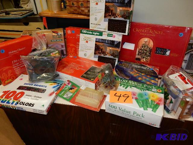 lot 49 image: Large lot of Christmas lights and dcor....