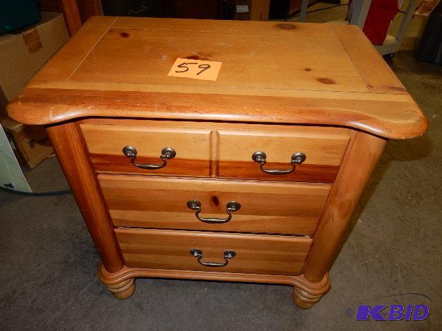 lot 59 image: Solid Knotty Pine 3 drawe Bedside chest.. 28 ...