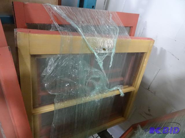 lot 114 image: 5 Vintage Wood Windows...