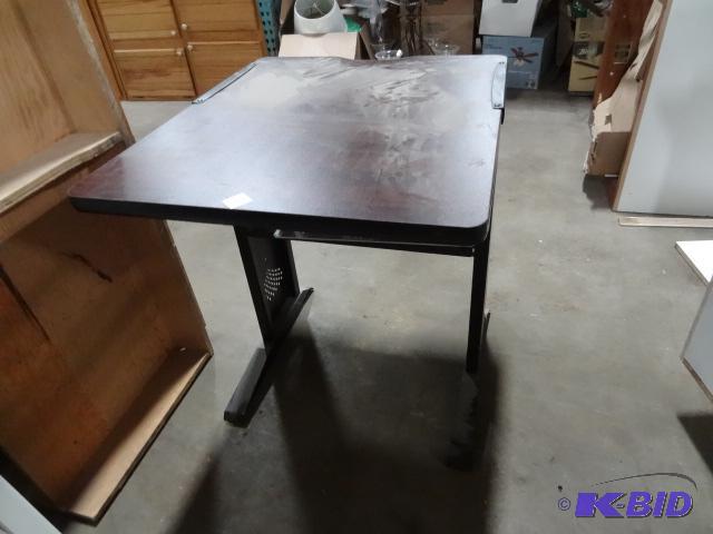 lot 160 image: Personal Desk 24 X 28 X 30...