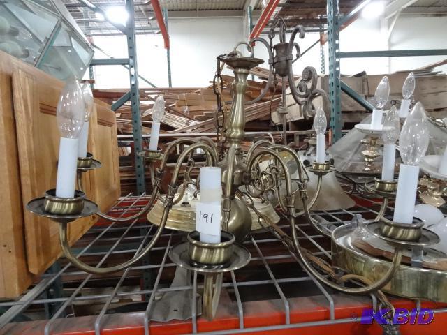 lot 191 image: 8 Bulb Chandelier...