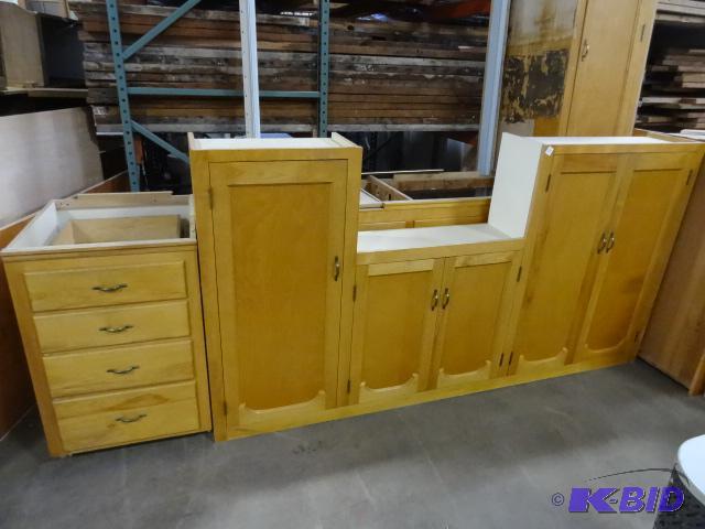 lot 20 image: 9 Piece Kitchen Cabinet Set Uppers and Lowers...
