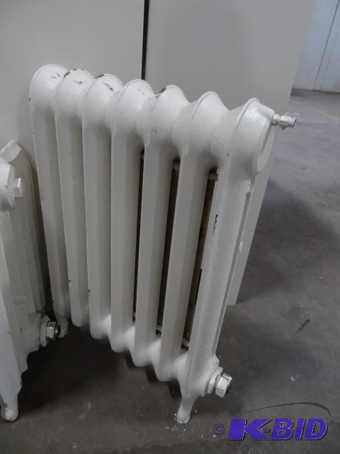 lot 31 image: 7 Fin Cast Iron Radiator 18 X 5 X 26...