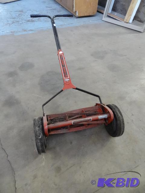 lot 48 image: Agrifab Silent Reel 16 Mower...