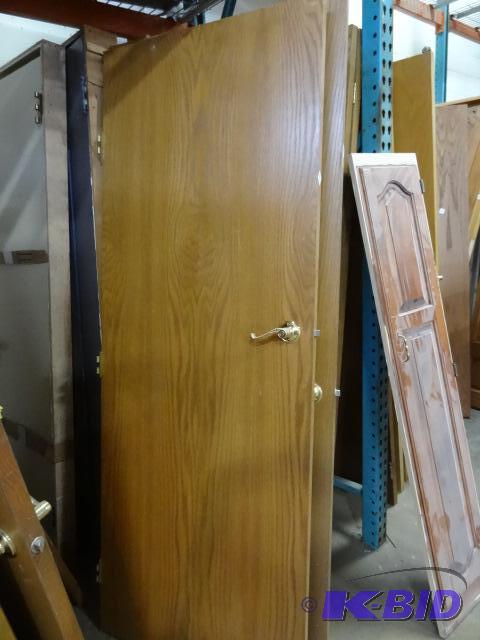 lot 83 image: 32 X 80 Hollow core Door...