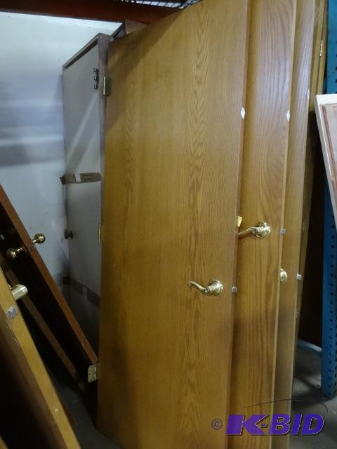 lot 84 image: 32 X 80 Hollow core Door...