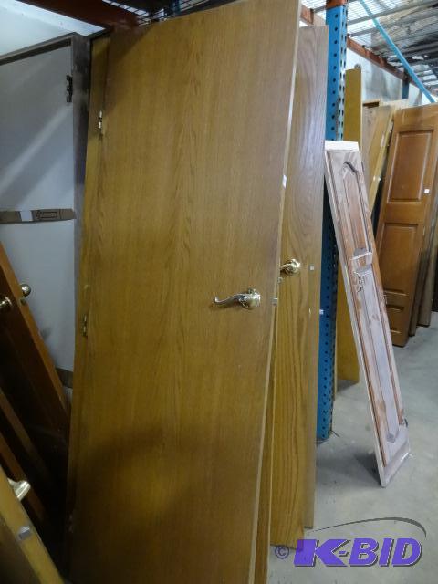 lot 87 image: 28 X 80 Hollow core Door...