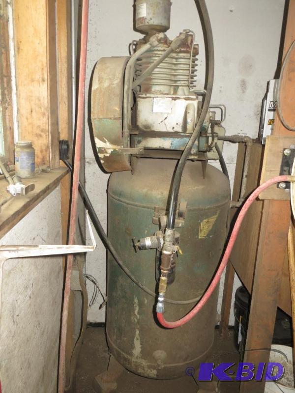 Air Compressor 80 Gallon. Works...