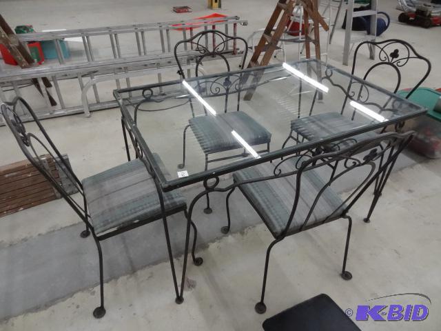 Outdoor Patio Table and 4 Chairs. Metal Frame...