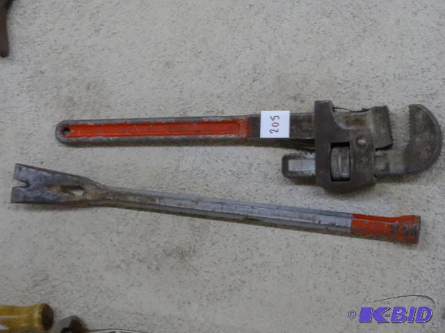 18&quot Pipe Wrench. Hand ChiselPry Bar...