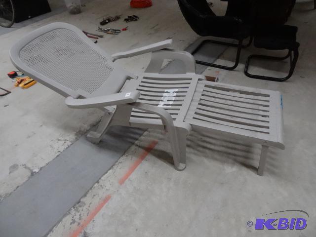 Outdoor Patio Chair That Turns into a Lounge ...