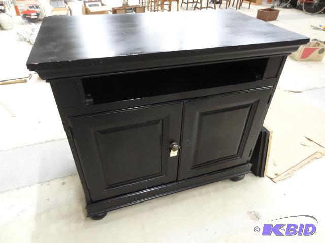Entertainment Center. 2 Doors on Bottom. Top ...