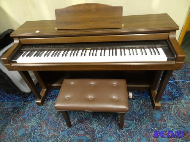 Roland Electronic Piano HP 3700...