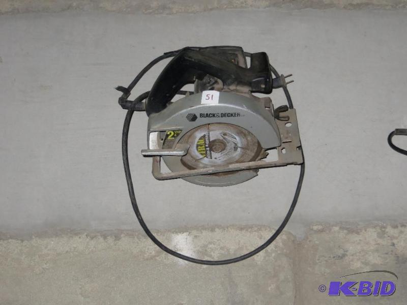 Black and Decker 2 14 hp Circular Saw. Runs...
