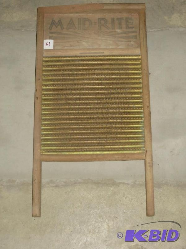 Vintage Wash Board &quotMaid Right&quot...