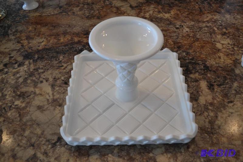 lot 15 image: Milk Glass