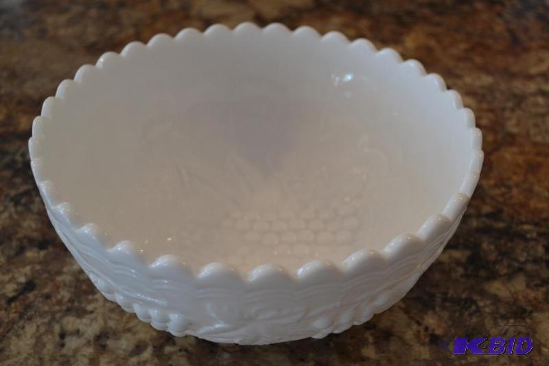 lot 17 image: Milk Glass...
