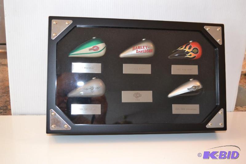 lot 37 image: Harley Davidson Tank Set,2004  Brand New in ...