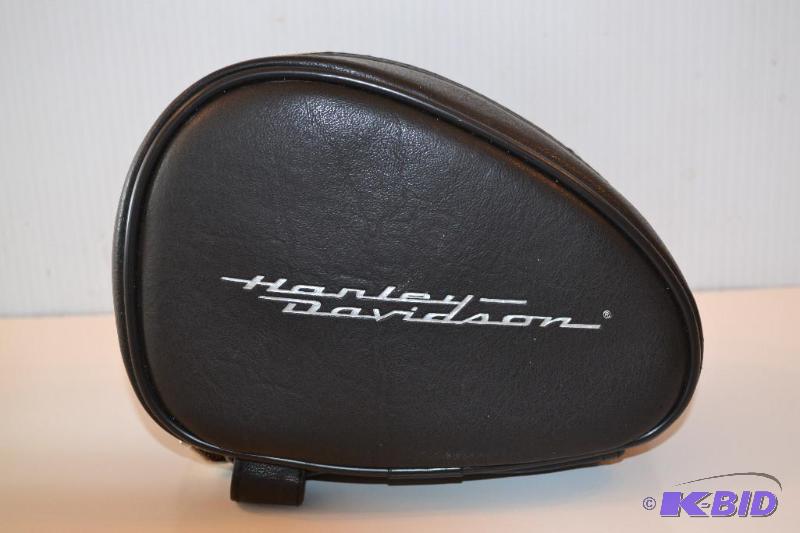 lot 38 image: Harley Davidson paper weight and clock