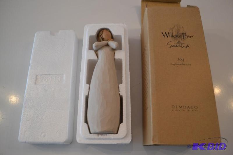 lot 59 image: Willow Tree  &quotJoy"  Brand new in ...