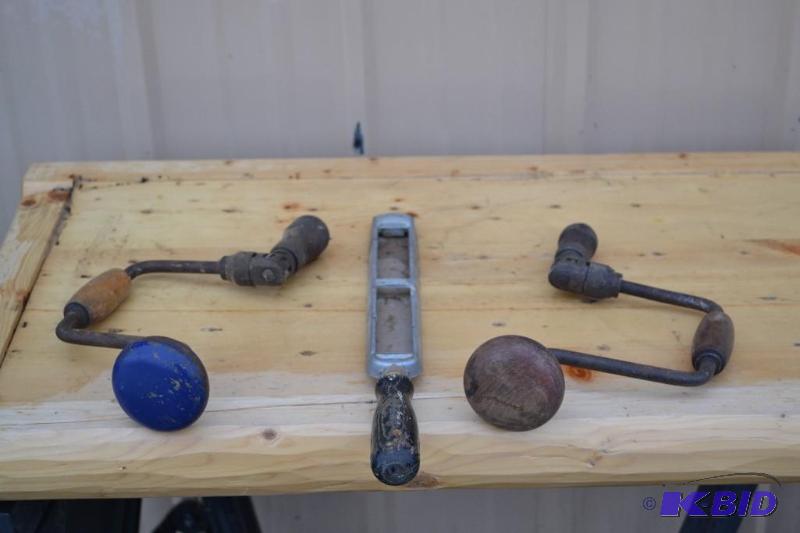 lot 82 image: Vintage tools...