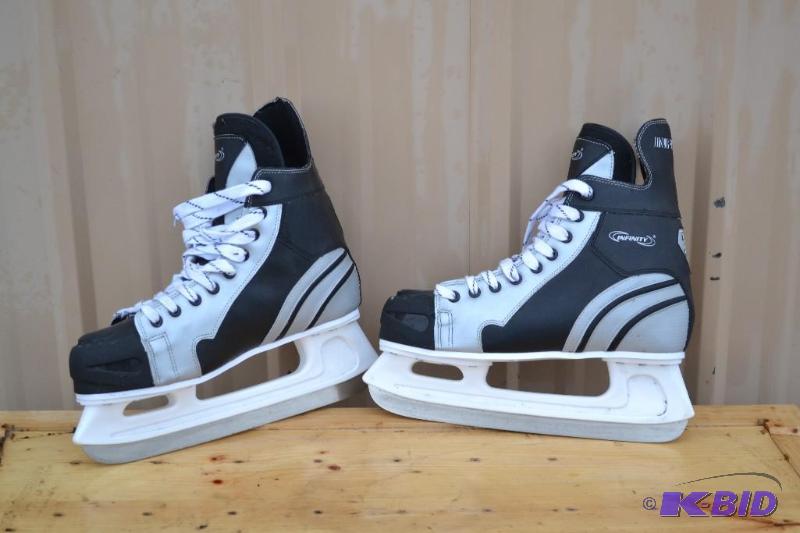lot 87 image: Pair of ice skates in real nice condition....