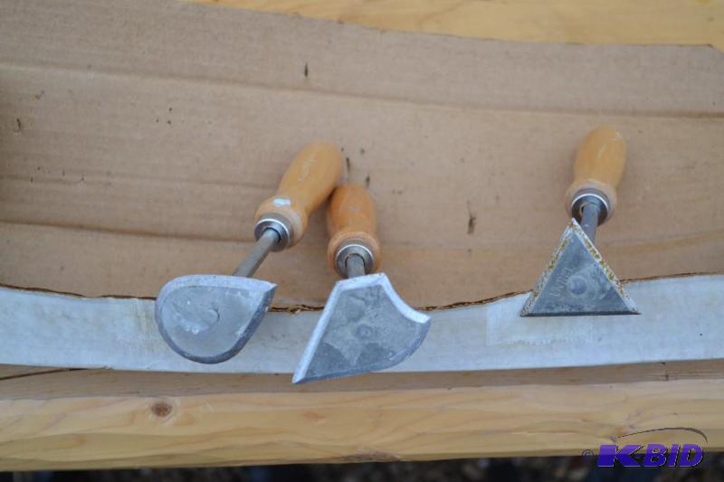 lot 88 image: Wood trimming tools....