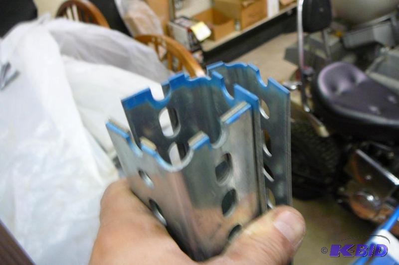 lot 198 image: 12" x 48" slotted&nbspangle galva...