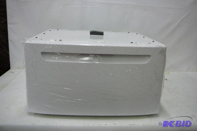 lot 71 image: Frigidaire 15 inch laundry pedestal with draw...