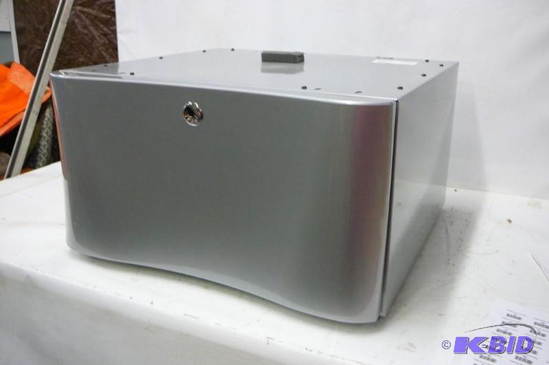 lot 73 image: Electrolux 15 inch laundry pedestal with draw...