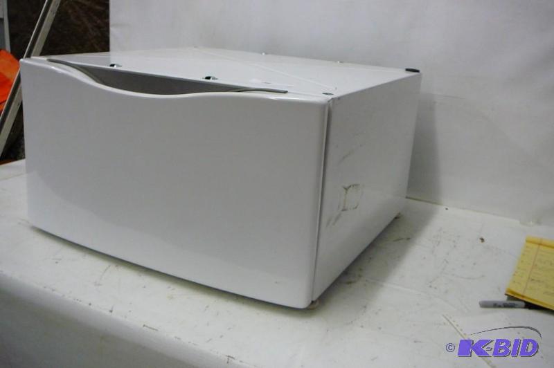 lot 76 image: 15 inch laundry pedestal with drawer white&nb...