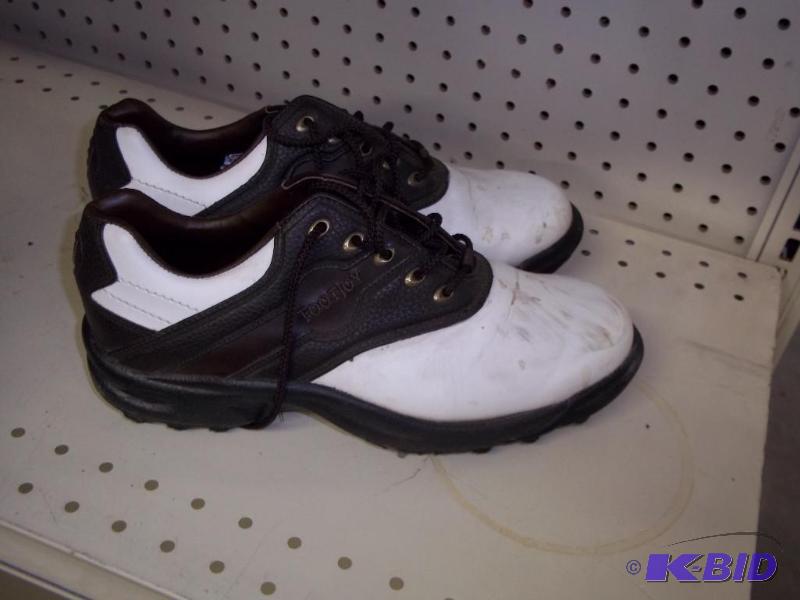 Golf Shoes, size 8 12M, consignor states use...