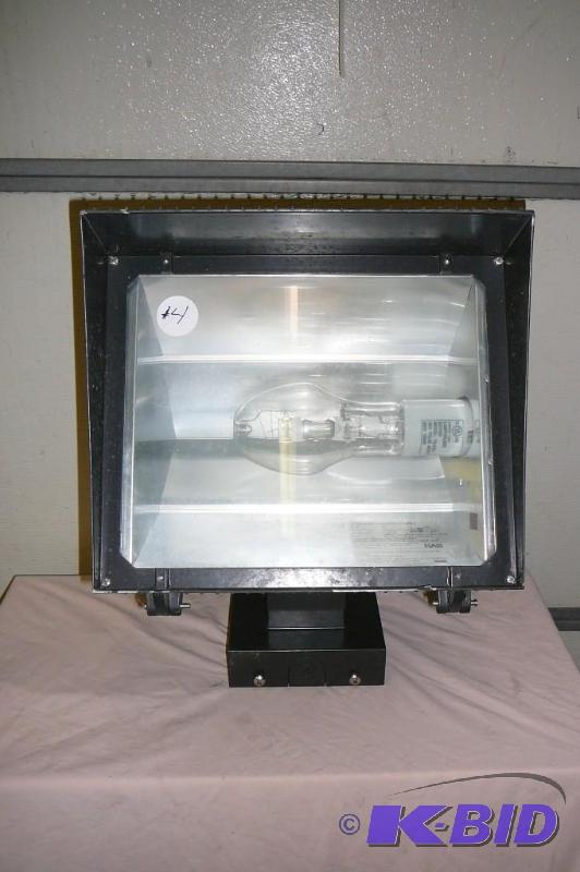 Metal halide flood lamp 250 watts&nbsp WORKS...