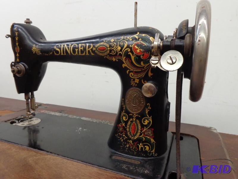 Singer Sewing Machine&nbsp   Model No. G8690...