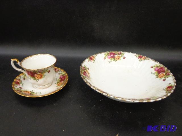 China Set   Beautiful Set  Old Country Roses ...